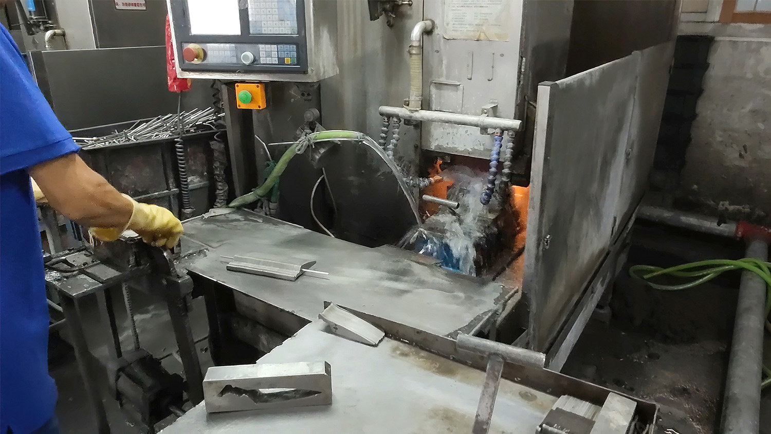 Kitchen-Scissor-Factory-12
